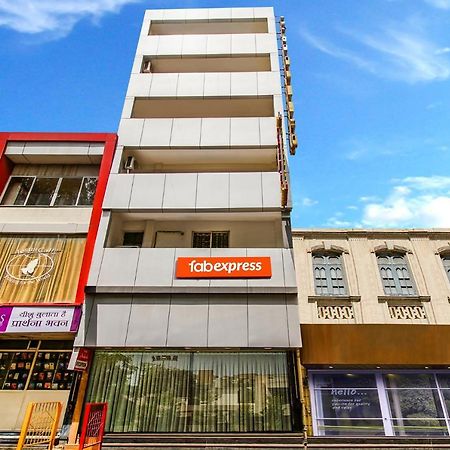 ホテルMukesh Residency プネ エクステリア 写真
