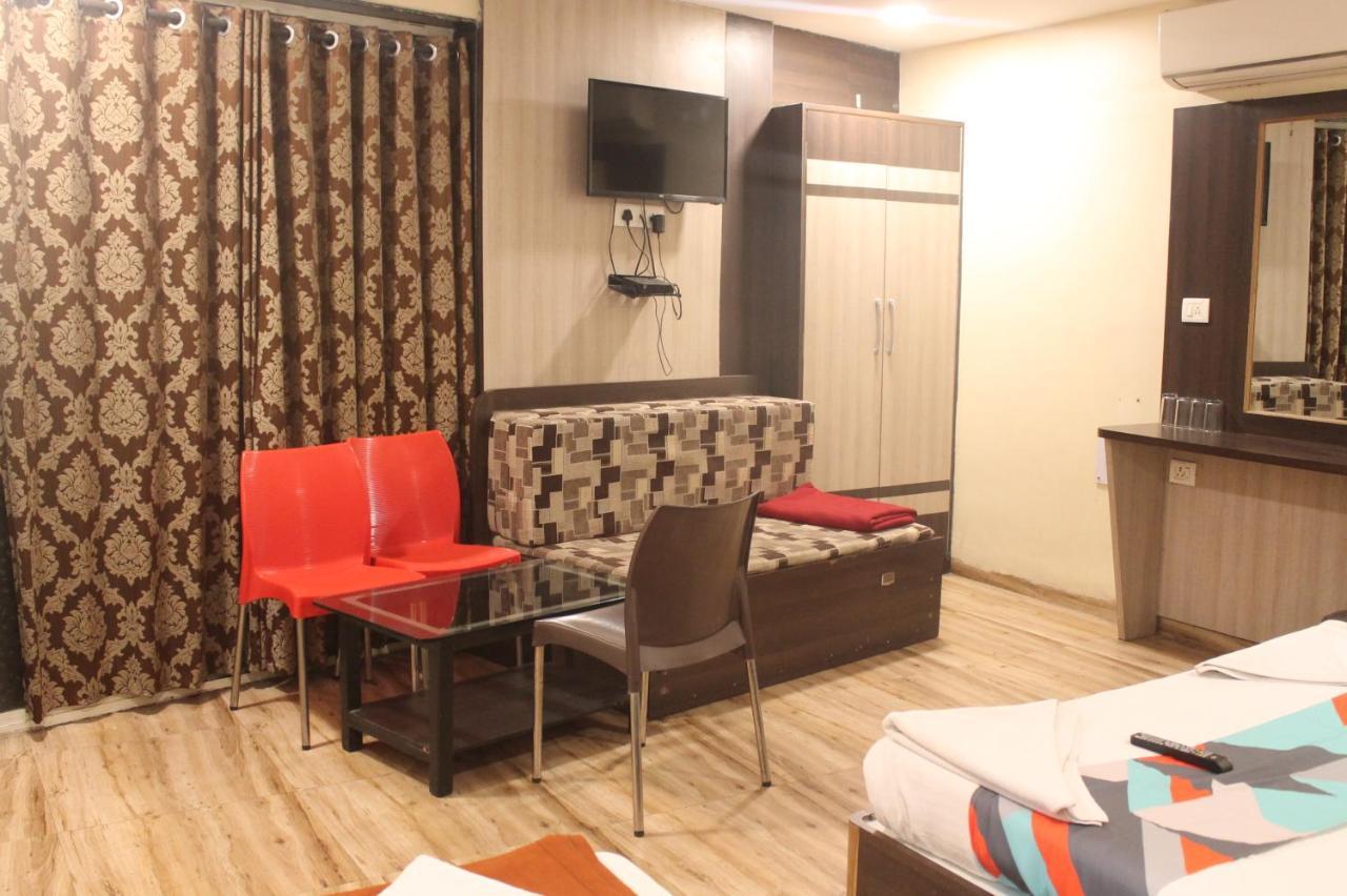 ホテルMukesh Residency プネ エクステリア 写真