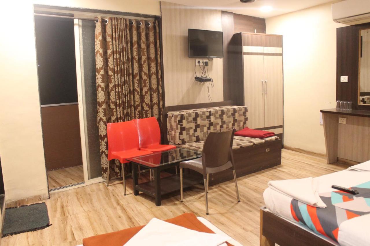 ホテルMukesh Residency プネ エクステリア 写真