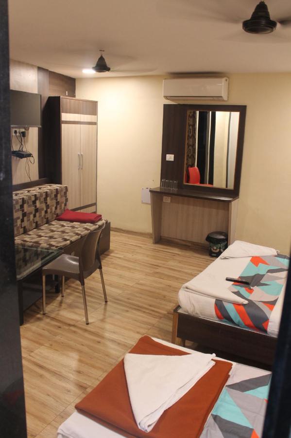 ホテルMukesh Residency プネ エクステリア 写真